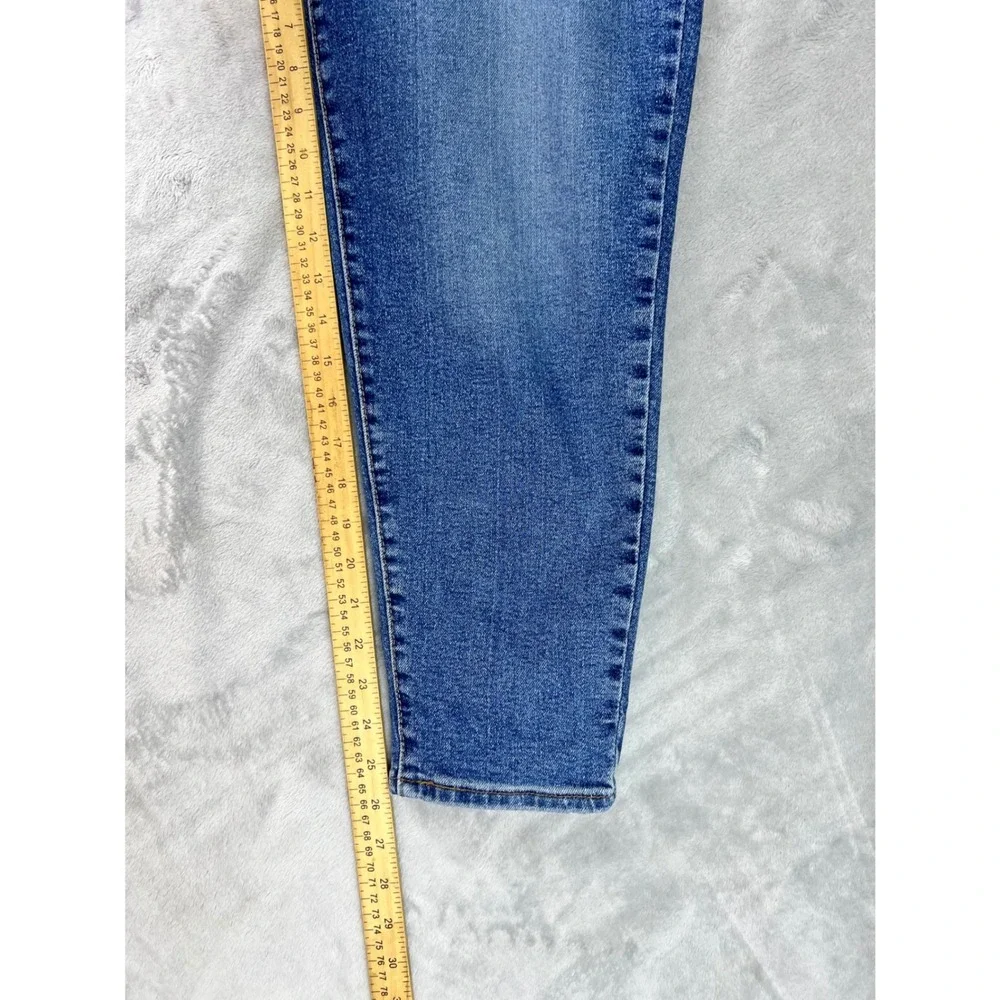 Levi's women's High Waisted Mom Jeans Medium Wash Size 29 - Picture 6 of 8